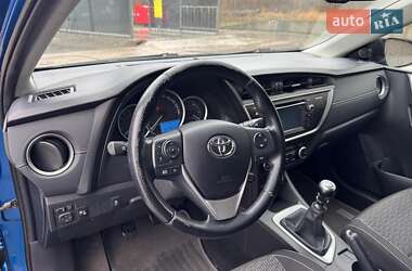 Хэтчбек Toyota Auris 2014 в 