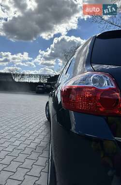 Хетчбек Toyota Auris 2011 в 