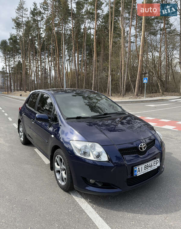 Хетчбек Toyota Auris 2008 в 