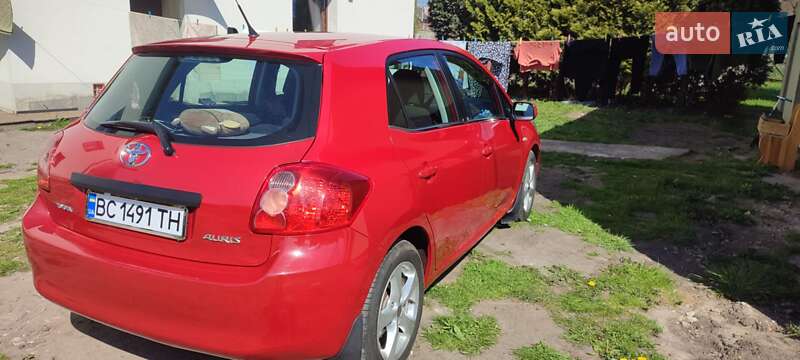 Хэтчбек Toyota Auris 2008 в 