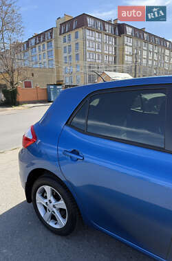 Хэтчбек Toyota Auris 2012 в 