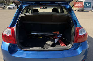 Хэтчбек Toyota Auris 2012 в 