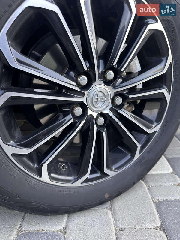 Універсал Toyota Auris 2015 в Радомишлі