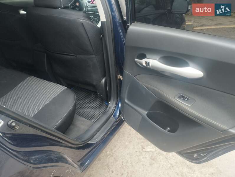 Хэтчбек Toyota Auris 2010 в Черновцах