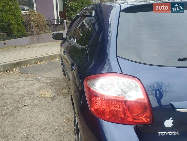 Хэтчбек Toyota Auris 2010 в Черновцах