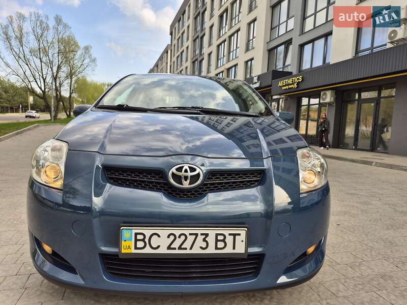 Хэтчбек Toyota Auris 2008 в 