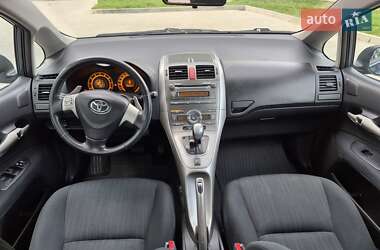 Хэтчбек Toyota Auris 2008 в 