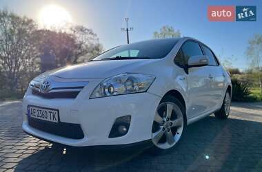 Хэтчбек Toyota Auris 2011 в 