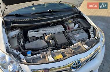 Хэтчбек Toyota Auris 2011 в 