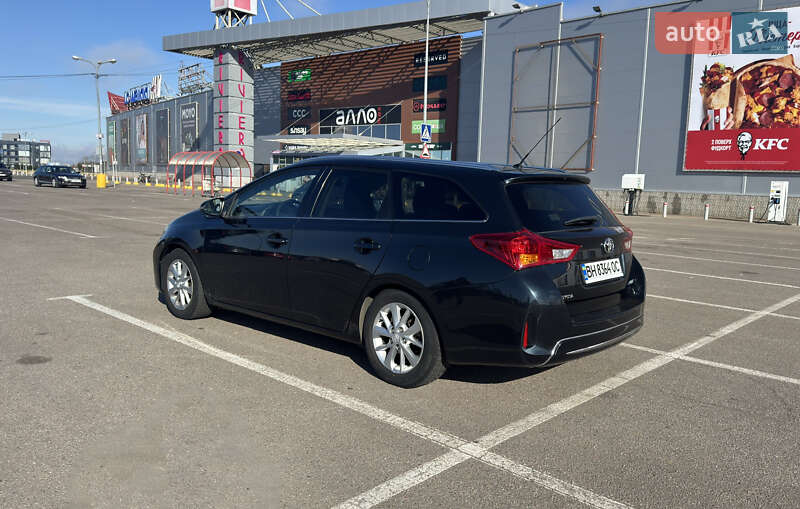 Универсал Toyota Auris 2014 в 