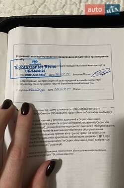Хэтчбек Toyota Auris 2011 в 