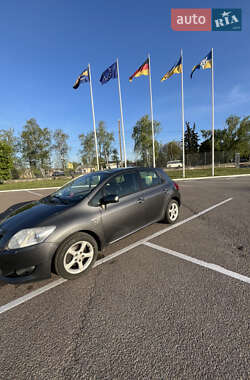 Хэтчбек Toyota Auris 2009 в 