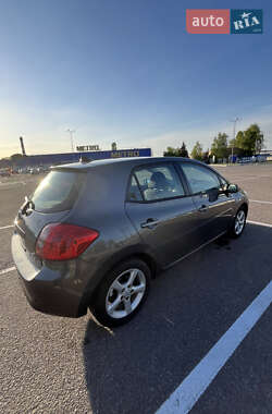 Хэтчбек Toyota Auris 2009 в 