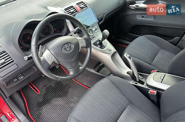 Хэтчбек Toyota Auris 2008 в 