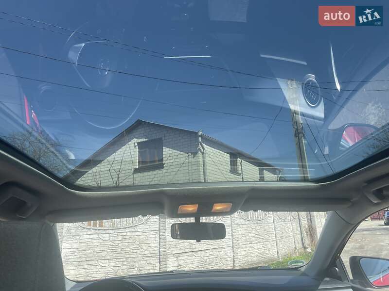 Універсал Toyota Auris 2013 в Звягелі