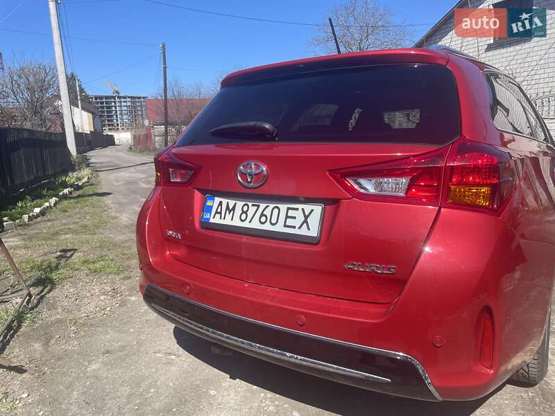 Універсал Toyota Auris 2013 в Звягелі