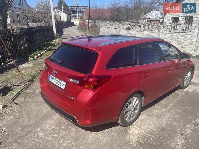 Універсал Toyota Auris 2013 в Звягелі