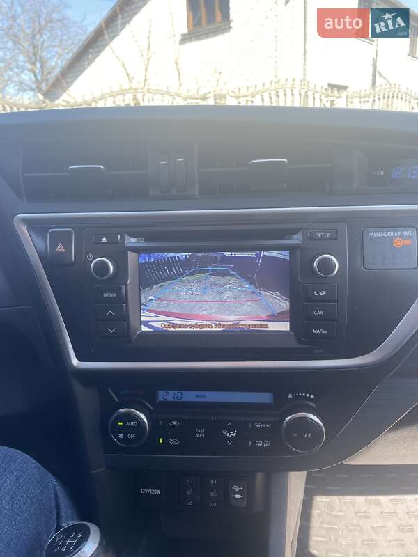 Універсал Toyota Auris 2013 в Звягелі