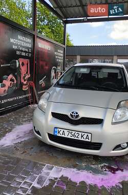 Хэтчбек Toyota Auris 2010 в 