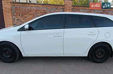 Універсал Toyota Auris 2013 в Чернігові