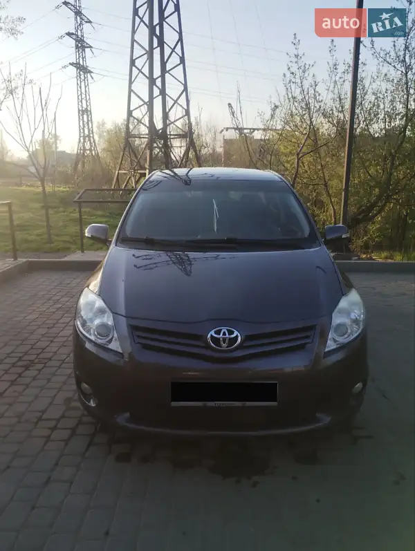Toyota Auris 2011