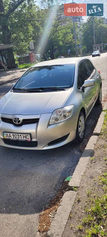 Хэтчбек Toyota Auris 2008 в 