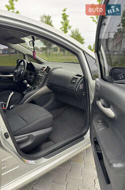 Хэтчбек Toyota Auris 2007 в 