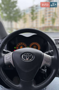 Хэтчбек Toyota Auris 2007 в 