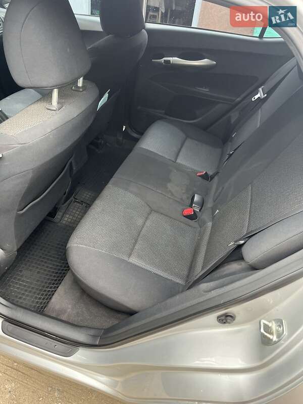 Хетчбек Toyota Auris 2012 в Дніпрі