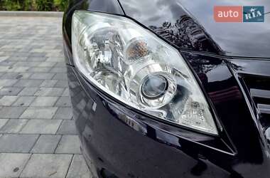 Хэтчбек Toyota Auris 2010 в 