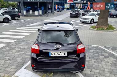Хэтчбек Toyota Auris 2010 в 