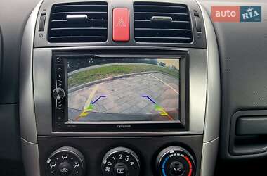Хэтчбек Toyota Auris 2010 в 