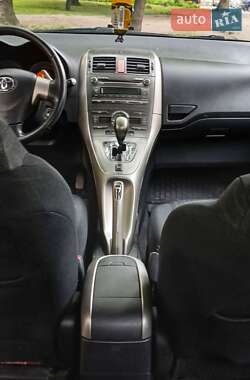 Хэтчбек Toyota Auris 2007 в 