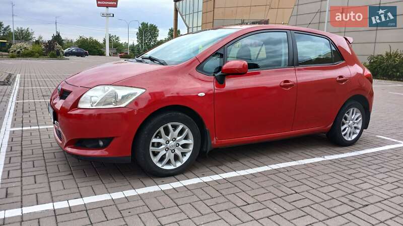 Хэтчбек Toyota Auris 2007 в 