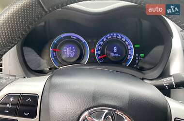 Хетчбек Toyota Auris 2011 в 