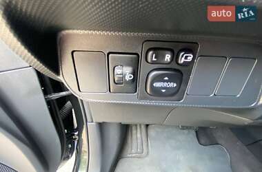Хетчбек Toyota Auris 2011 в 