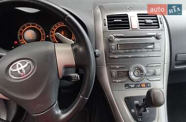 Хэтчбек Toyota Auris 2007 в 
