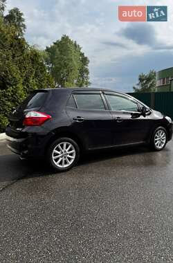 Хэтчбек Toyota Auris 2010 в 