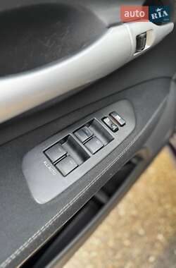 Хэтчбек Toyota Auris 2010 в 