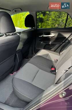 Хэтчбек Toyota Auris 2010 в 