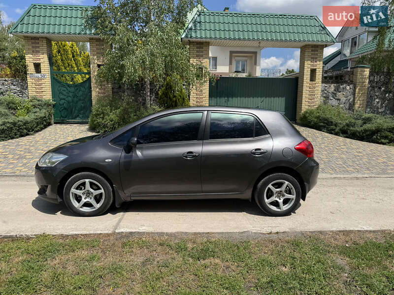 Хетчбек Toyota Auris 2008 в Дніпрі