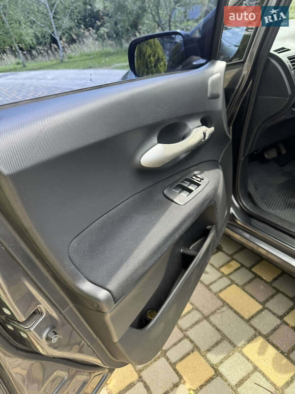 Хетчбек Toyota Auris 2008 в Дніпрі