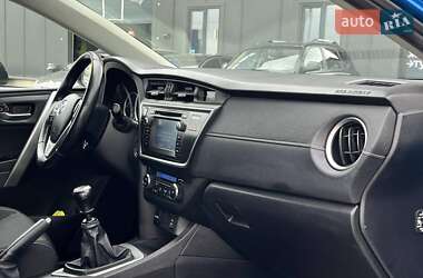 Хэтчбек Toyota Auris 2014 в 