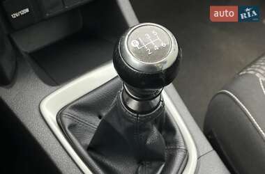 Хэтчбек Toyota Auris 2014 в 