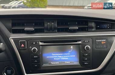Хэтчбек Toyota Auris 2014 в 