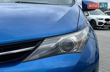 Хэтчбек Toyota Auris 2014 в 