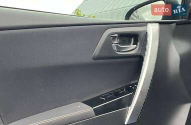 Хэтчбек Toyota Auris 2014 в 