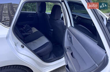 Хетчбек Toyota Auris 2014 в 