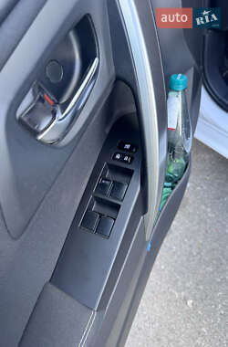 Хетчбек Toyota Auris 2014 в 