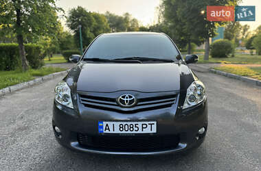 Хетчбек Toyota Auris 2010 в 